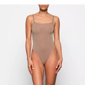 Skims Sheer Sculpt Square Neck Low Back Thong Bodysuit color sienna size 4X NWT